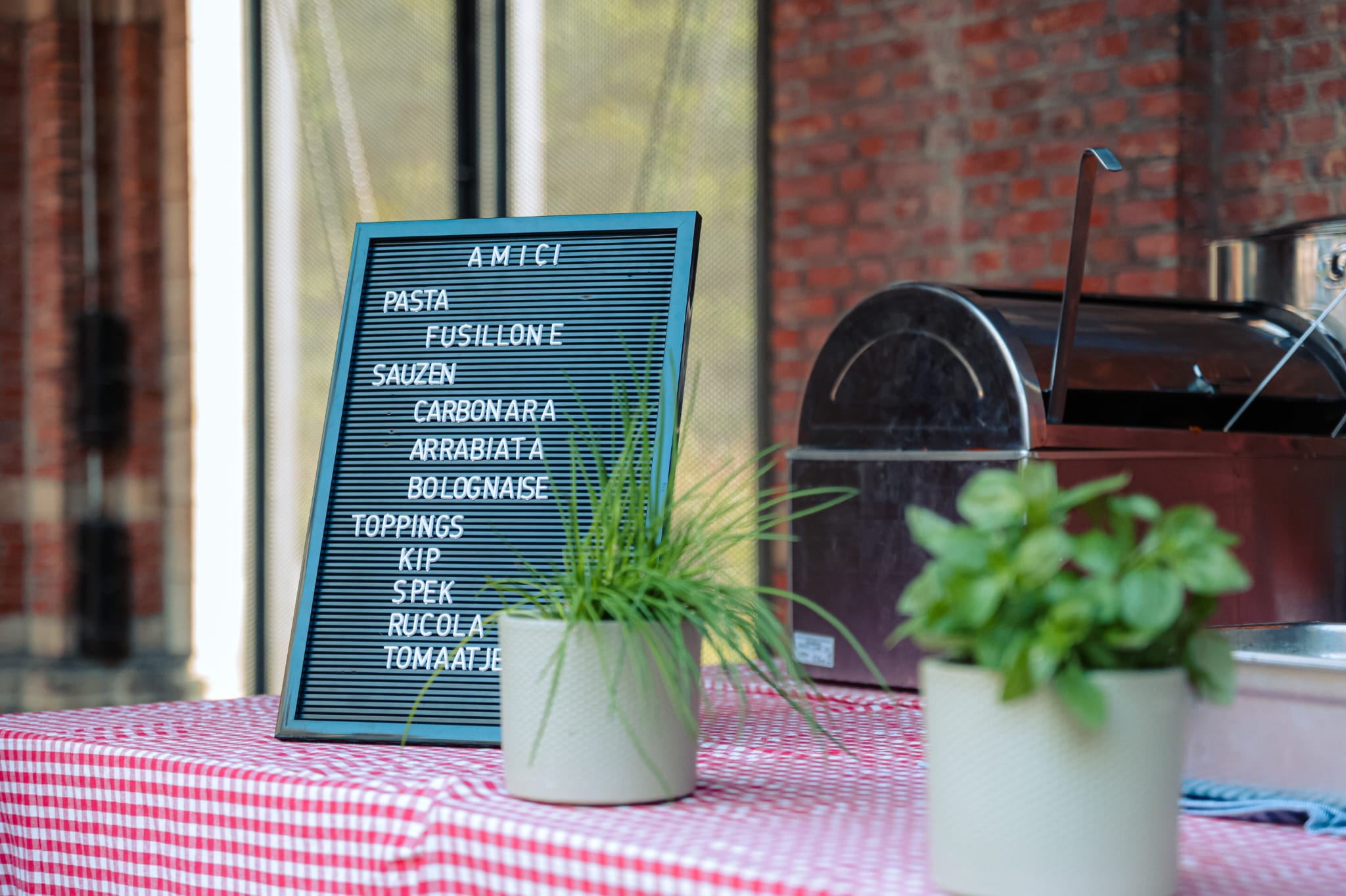 Pizza en pasta catering tijdens een feest